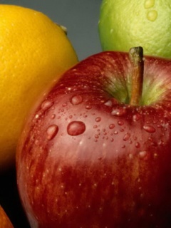 Фотография сочных спелых яблок украсит экран вашего смартфона